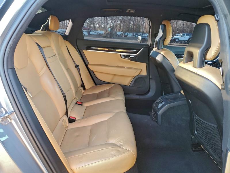 Фото 10 - VOLVO S90