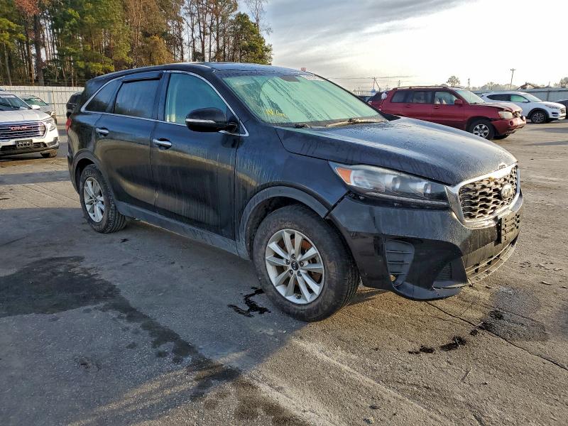 Фото 4 - KIA SORENTO