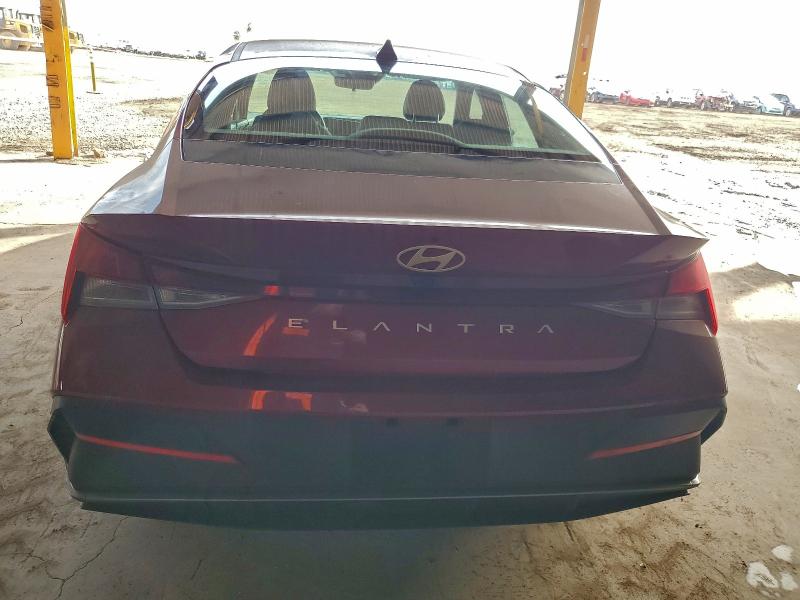 Фото 6 - HYUNDAI ELANTRA