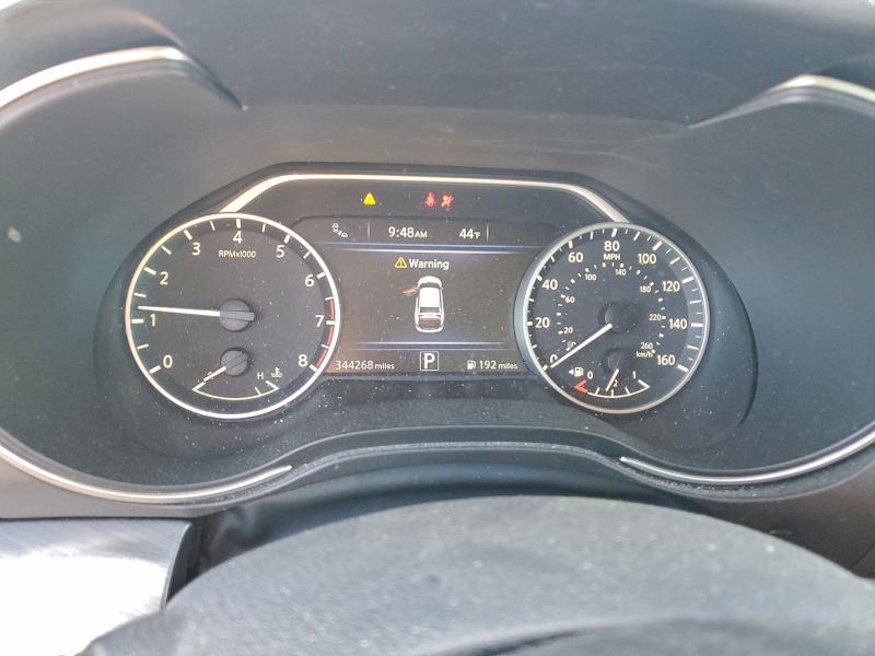 Фото 9 - NISSAN MAXIMA