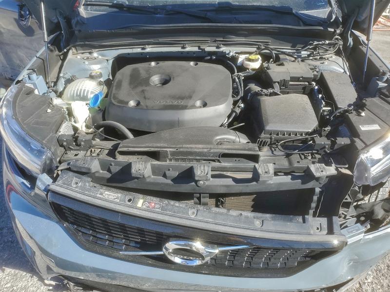 Фото 12 - VOLVO XC40