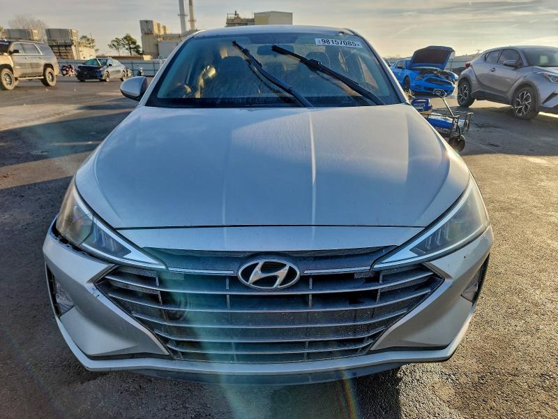 Фото 5 - HYUNDAI ELANTRA