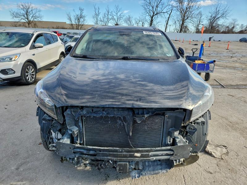 Фото 5 - KIA SORENTO