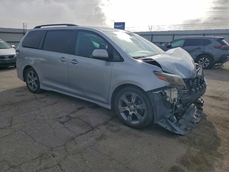 Фото 4 - TOYOTA SIENNA