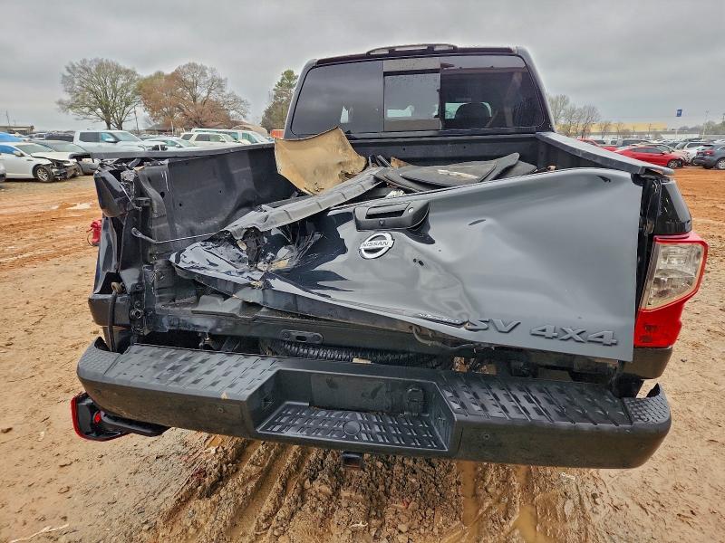 Фото 6 - NISSAN TITAN