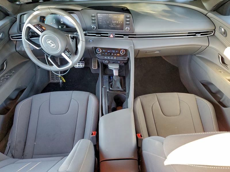 Фото 8 - HYUNDAI ELANTRA