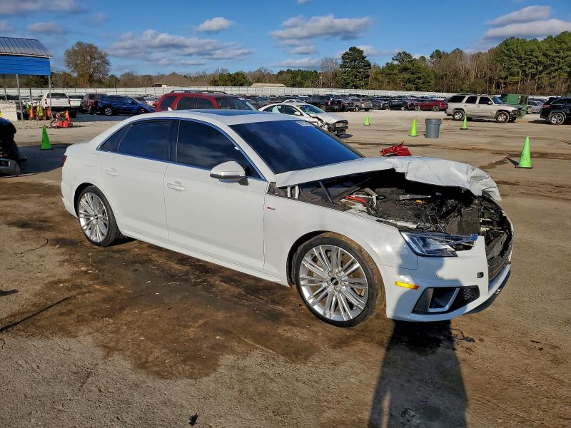 Фото 4 - AUDI A4