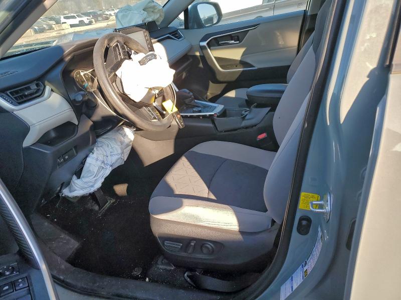 Фото 7 - TOYOTA RAV4