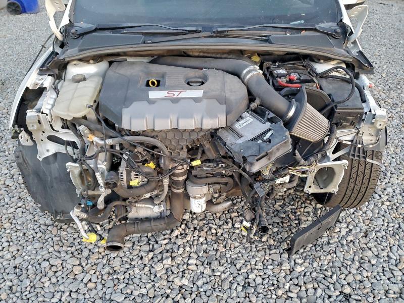 Фото 11 - FORD FOCUS