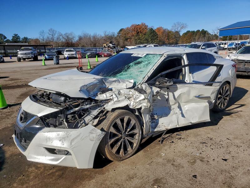 Фото 1 - NISSAN MAXIMA