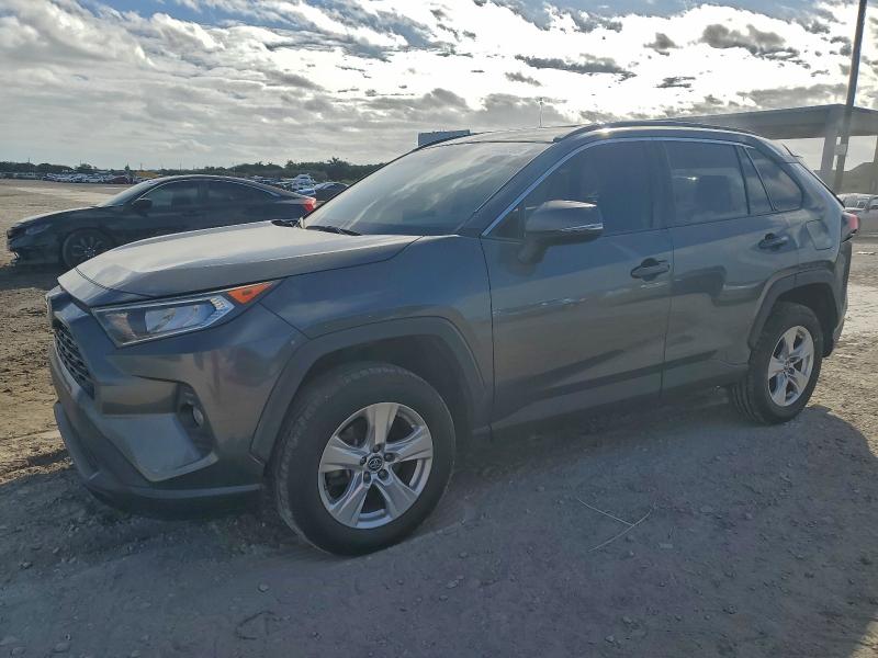 Фото 1 - TOYOTA RAV4