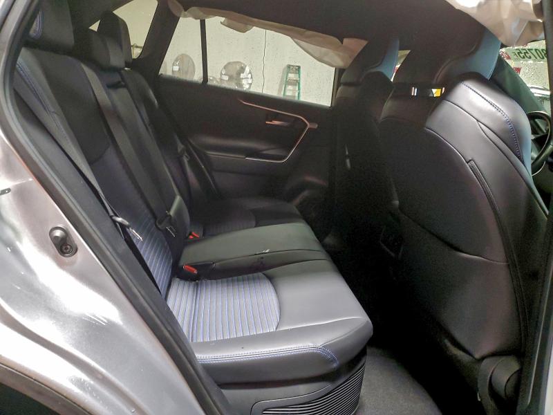 Фото 11 - TOYOTA RAV4