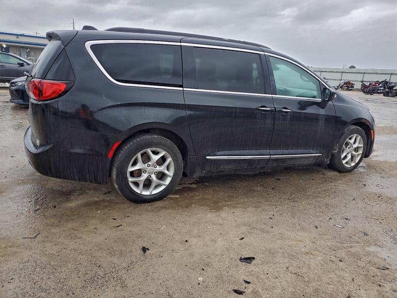 Фото 3 - CHRYSLER PACIFICA