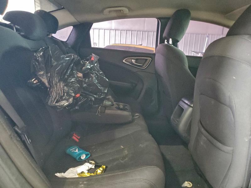 Фото 10 - CHRYSLER 200