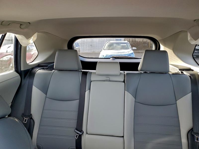 Фото 10 - TOYOTA RAV4