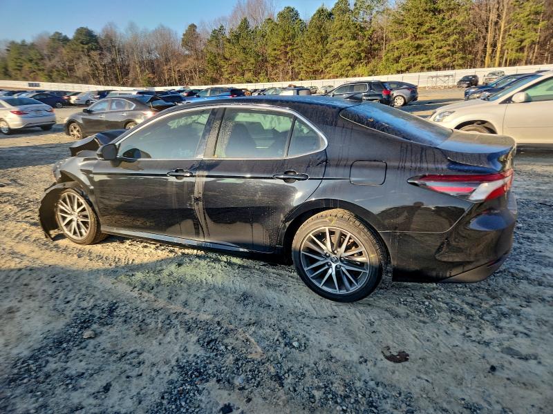 Фото 2 - TOYOTA CAMRY