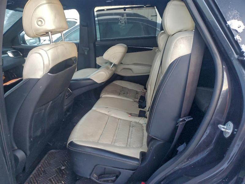 Фото 11 - KIA SORENTO