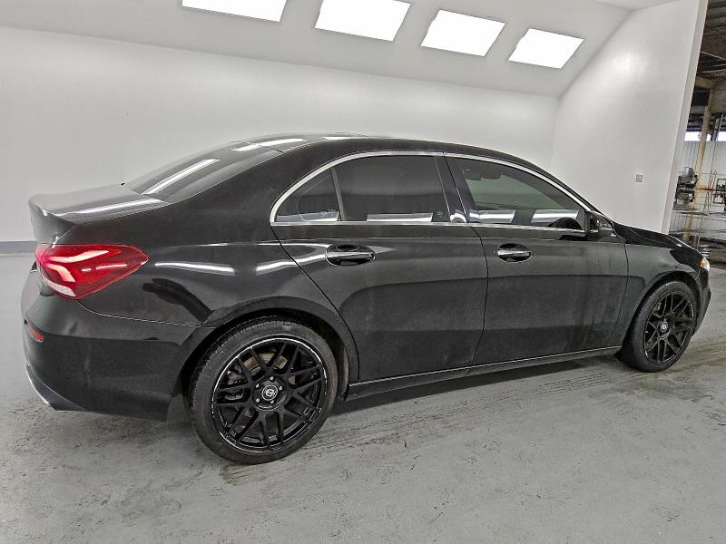 Фото 3 - MERCEDES-BENZ A-CLASS