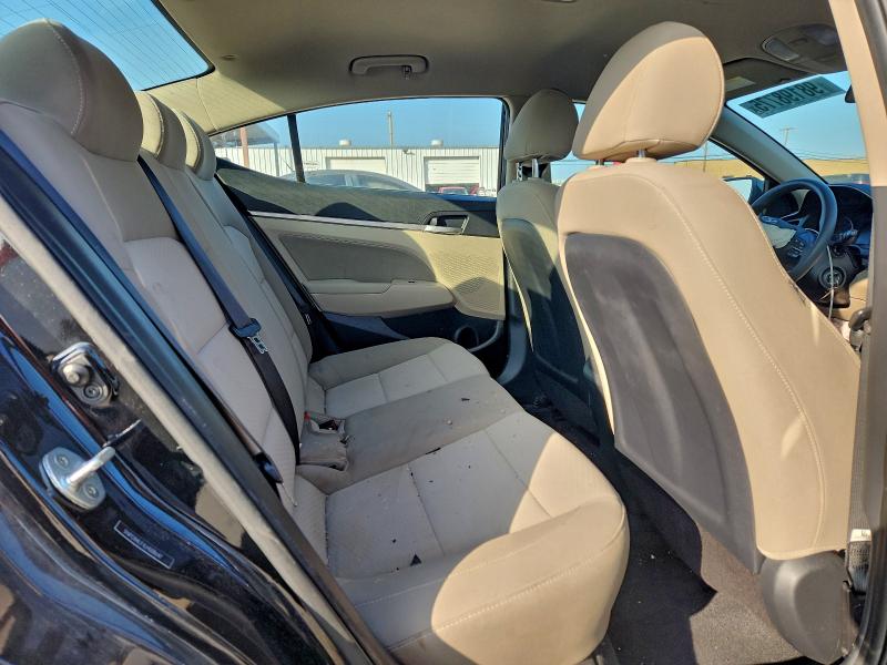 Фото 10 - HYUNDAI ELANTRA