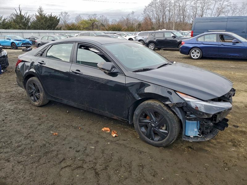 Фото 4 - HYUNDAI ELANTRA