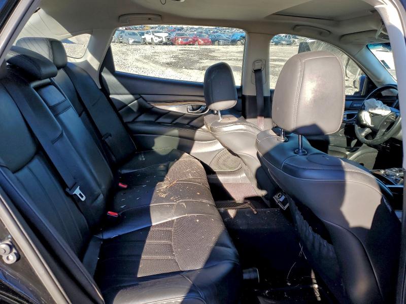 Фото 10 - INFINITI Q70