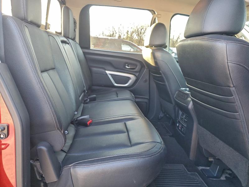 Фото 10 - NISSAN TITAN