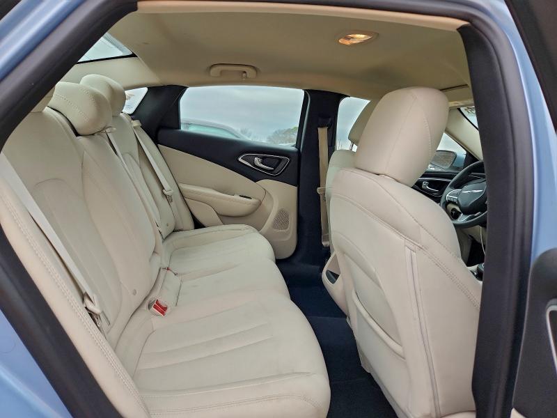 Фото 10 - CHRYSLER 200