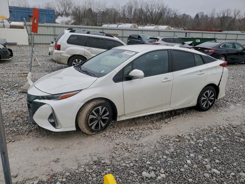 Фото 1 - TOYOTA PRIUS