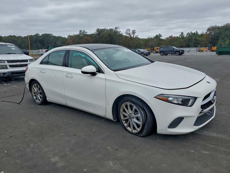 Фото 4 - MERCEDES-BENZ A-CLASS