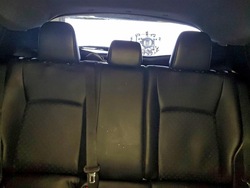 Фото 10 - TOYOTA C-HR