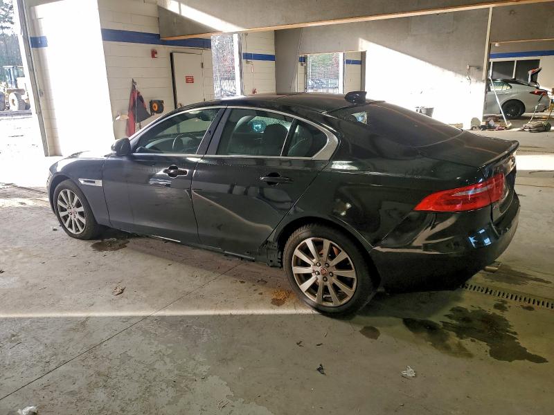 Фото 2 - JAGUAR XE