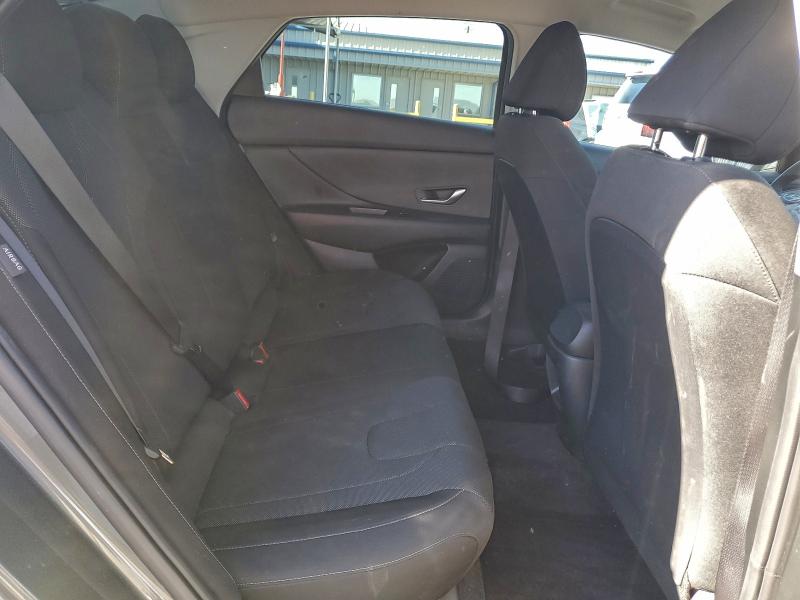 Фото 10 - HYUNDAI ELANTRA