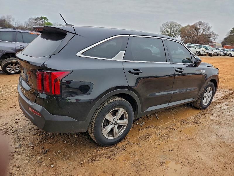 Фото 3 - KIA SORENTO