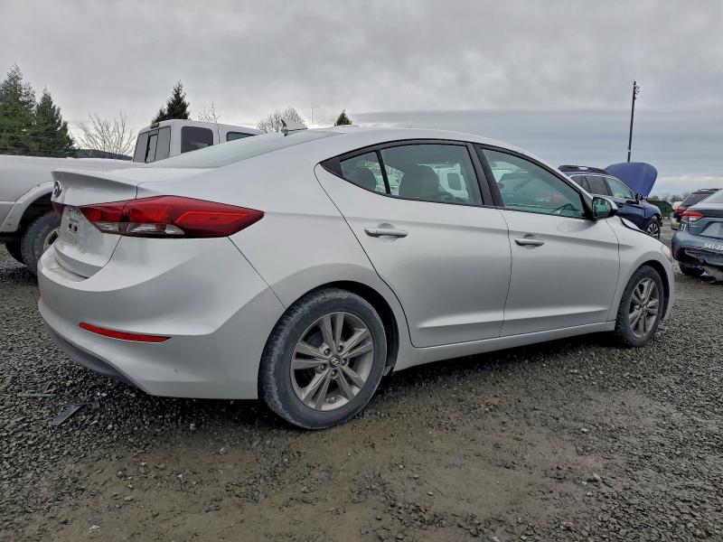 Фото 3 - HYUNDAI ELANTRA