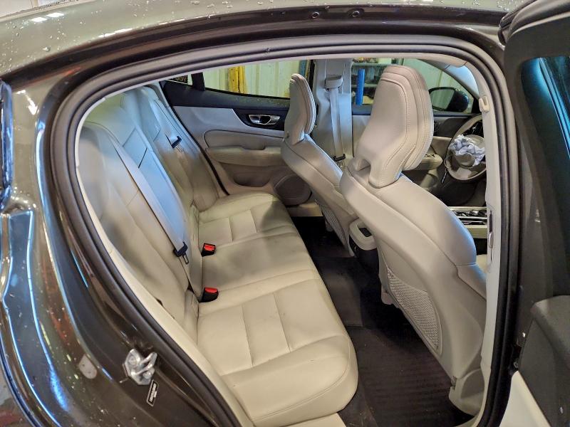 Фото 10 - VOLVO S60