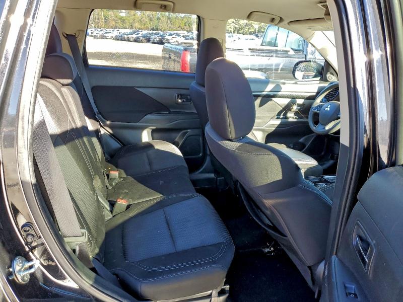 Фото 11 - MITSUBISHI OUTLANDER