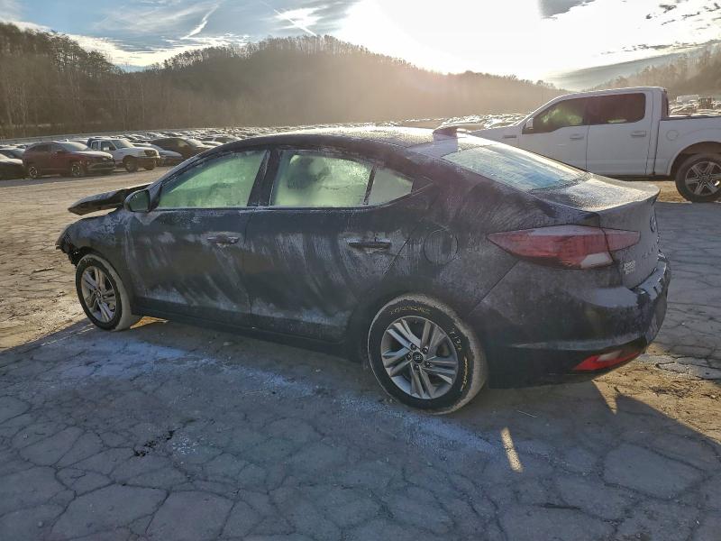 Фото 2 - HYUNDAI ELANTRA