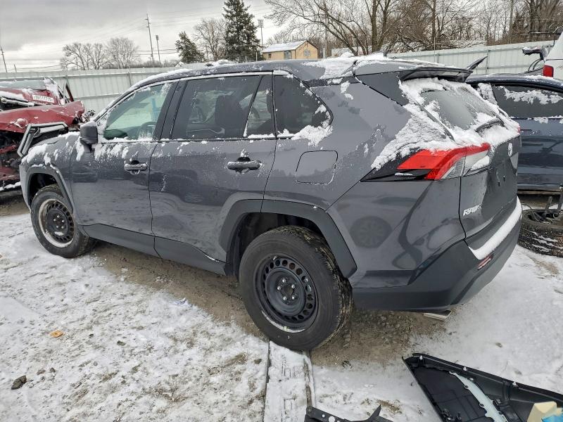 Фото 2 - TOYOTA RAV4