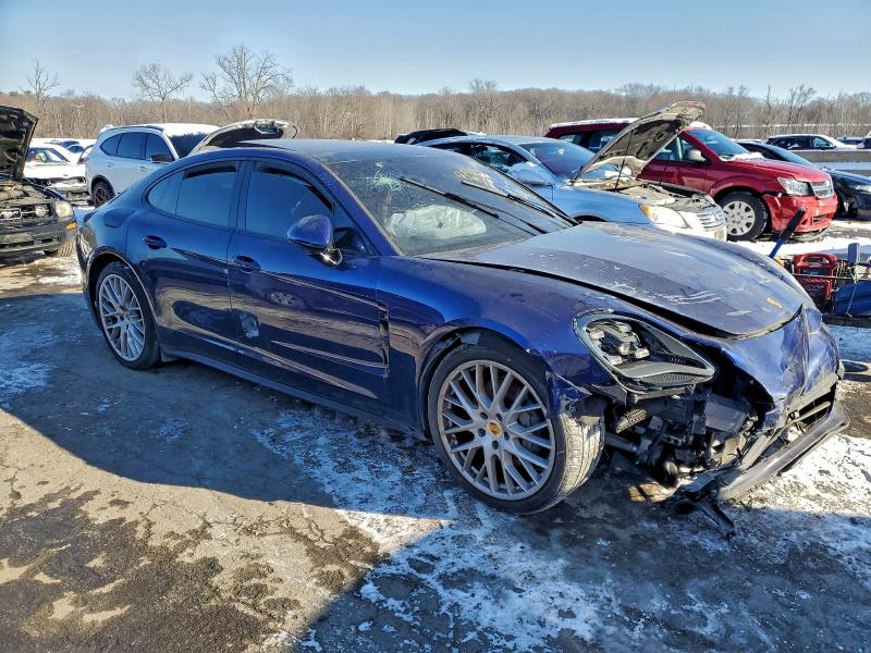 Фото 4 - PORSCHE PANAMERA