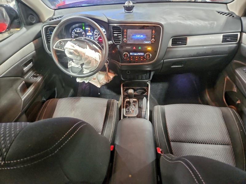 Фото 8 - MITSUBISHI OUTLANDER