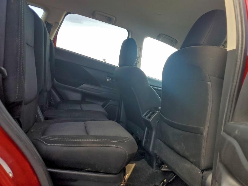 Фото 10 - MITSUBISHI OUTLANDER