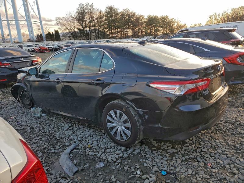 Фото 2 - TOYOTA CAMRY