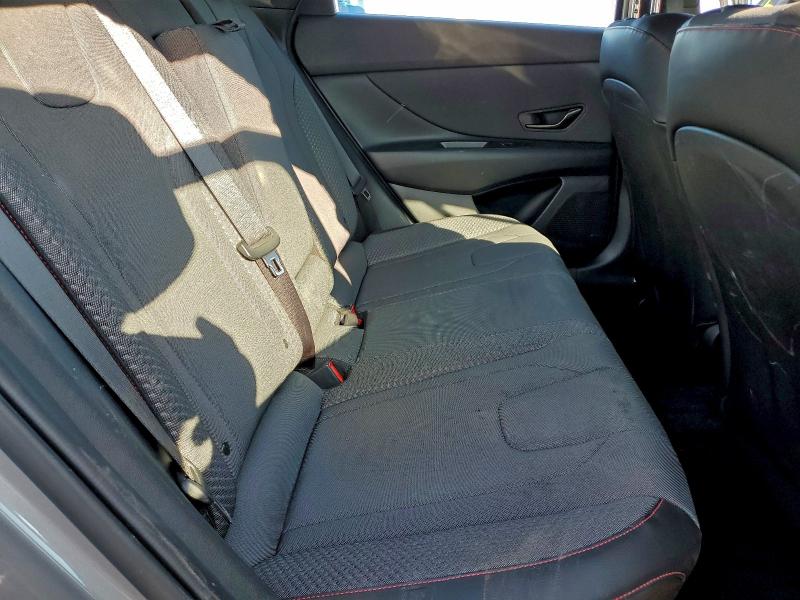 Фото 10 - HYUNDAI ELANTRA