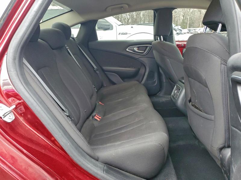 Фото 10 - CHRYSLER 200