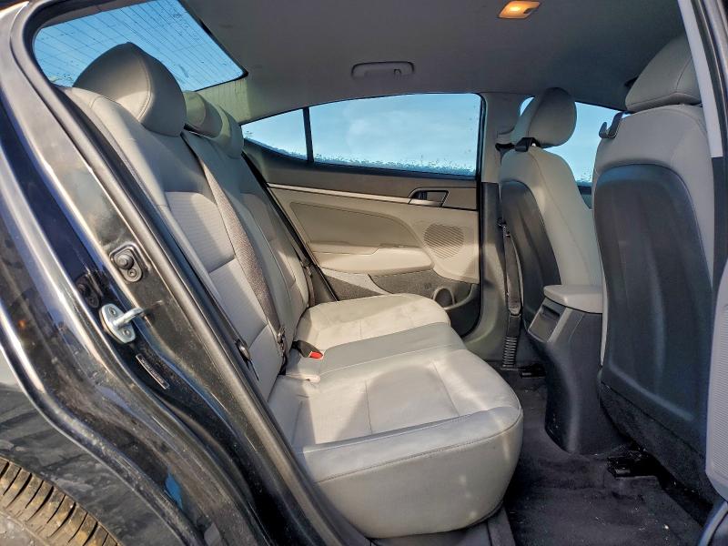 Фото 10 - HYUNDAI ELANTRA