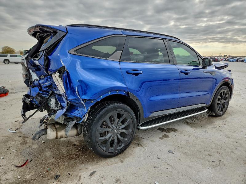 Фото 3 - KIA SORENTO