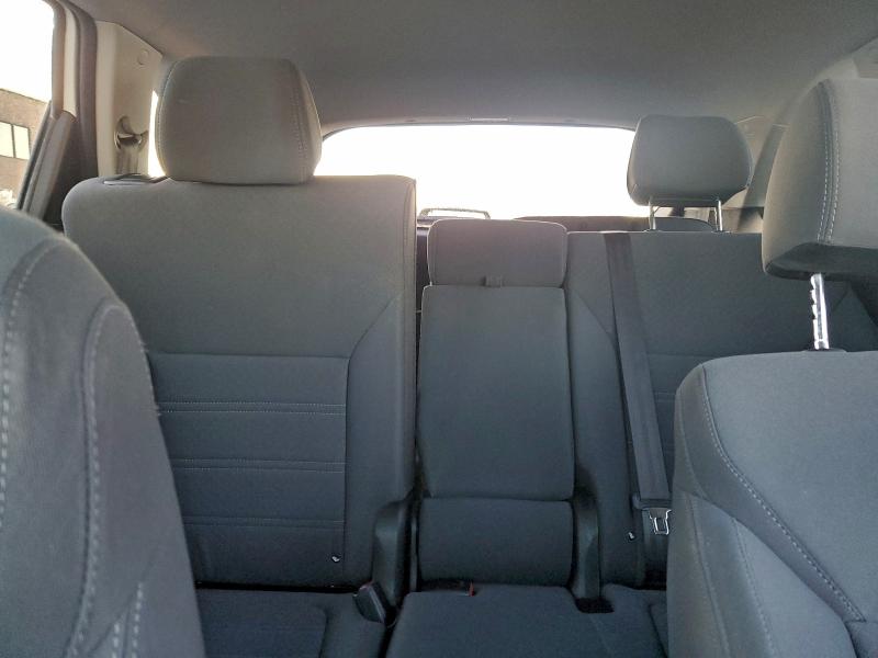 Фото 10 - KIA SORENTO