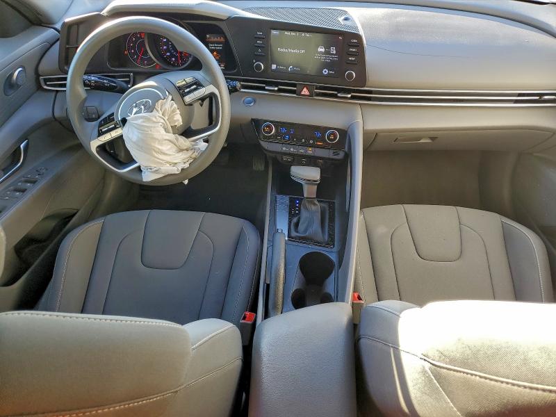 Фото 8 - HYUNDAI ELANTRA