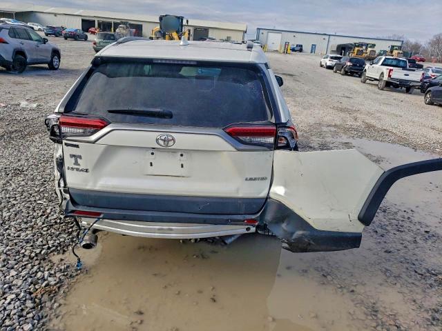 Фото 6 - TOYOTA RAV4