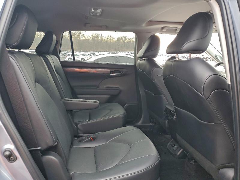 Фото 11 - TOYOTA HIGHLANDER